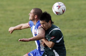 Brave: Ngaruawahia's Tim Kautai tangles with Papakura's Phil Parker shortly after the earlier incident. Football NRFL Northern Region Football League 1st Division Papakura City FC v Ngaruawahia AFC Saturday 18th July 2009. Photo Credit: Shane Wenzlick